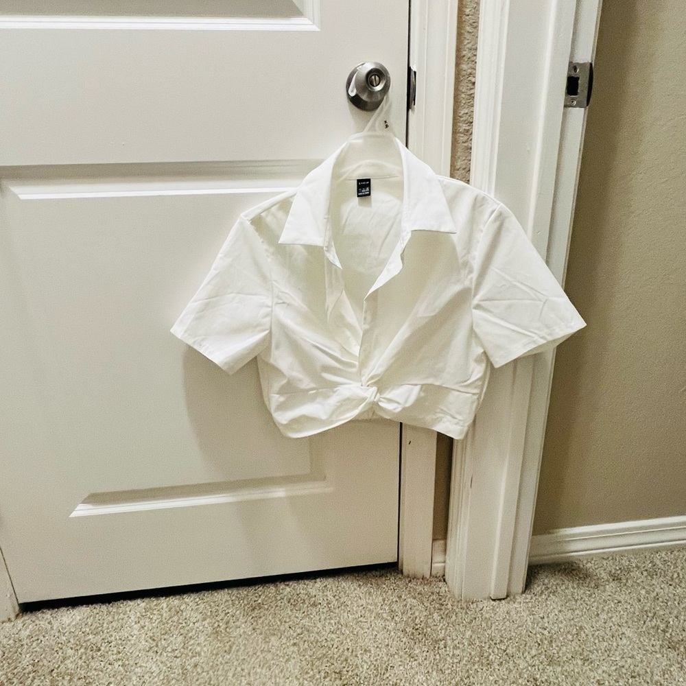 White Short Sleeve Button-Up Blouse